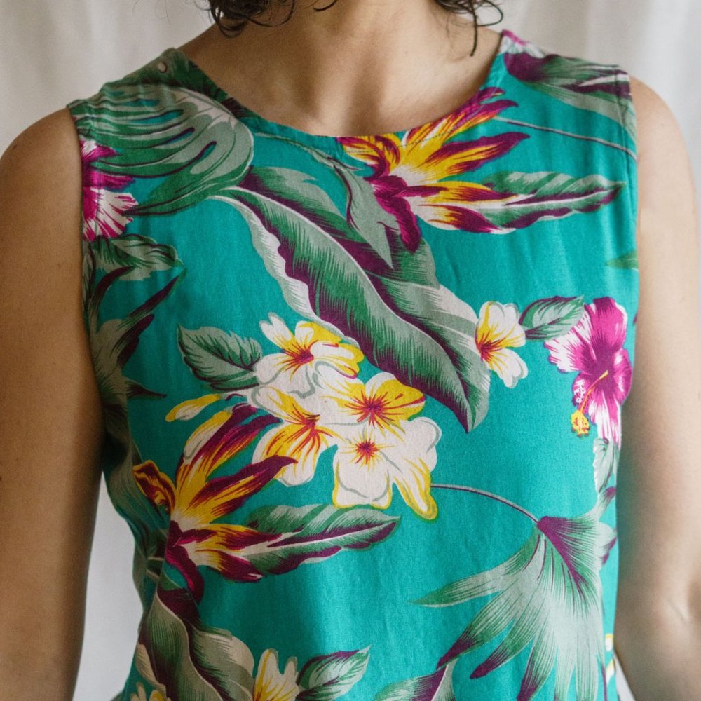 Makai Beach Hawaiian Crop Top - Teal, fits S